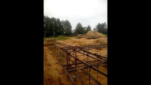 Арматурный каркас для фундамента, дом из арболита