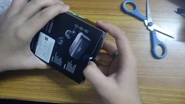 Unboxing Skullcandy's Spoke earbuds. смотреть онлайн