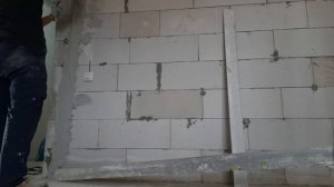 Как отшукатурить стену из газобетона своими руками просто