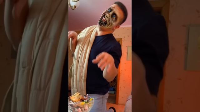 #зомби НЕ ЕШЬ МЕНЯ я не вкусная ? смотреть онлайн