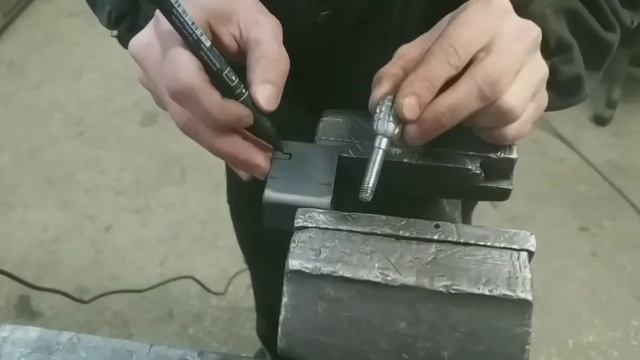 Как сделать брелок гранату из хлама. Сувенир своими руками.