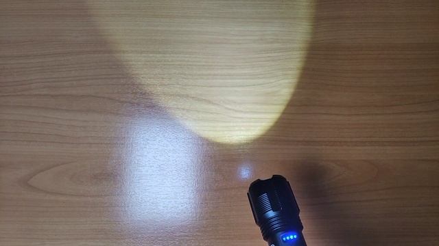 Супер мощный фонарик с Aliexpress / Обзор и тест китайского фонаря с ночными тестами смотреть онлайн