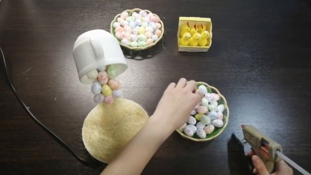 Как сделать парящую чашку. Парящая чашка с пасхальным декором. Летящая чашка. Декор на пасху. смотреть онлайн
