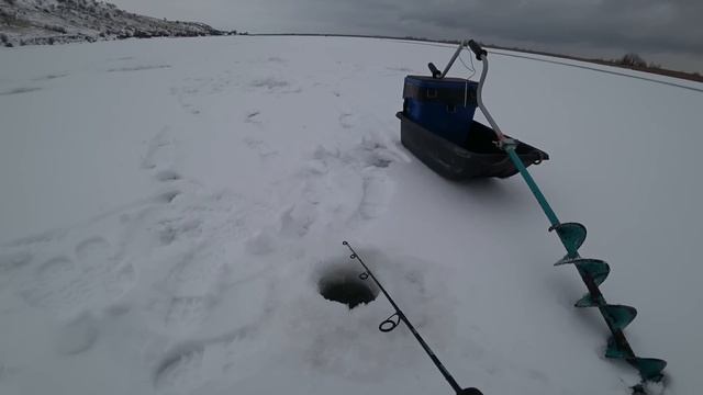 ЭТА БЛЕСНА ВСЕГДА СПАСАЕТ ОТ БЕЗКЛЁВЬЯ/ РЫБАЛКА НА СУДАКА смотреть онлайн