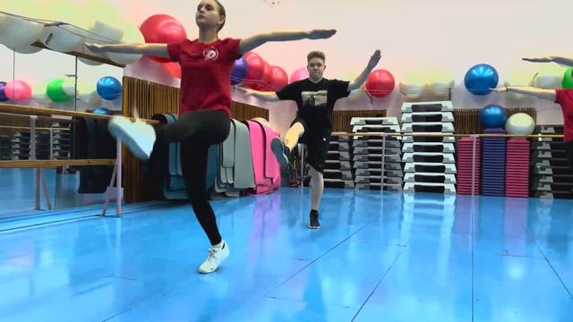 Разбираемся что такое степ аэробика за один день.