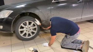 Застучала подвеска. Решил поменять стойки стабилезатора Мерседес S W221, а там…
