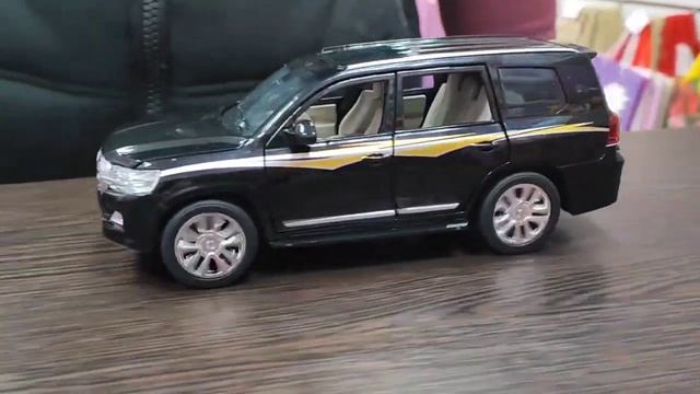 Обзор машинки Toyota Land Cruiser масштаб 1:24 чёрная #обзормашинок #масштабныемодели