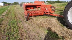 LOVOL 1054 и пресс подборщик FAMAROL. Тюкуем сено.