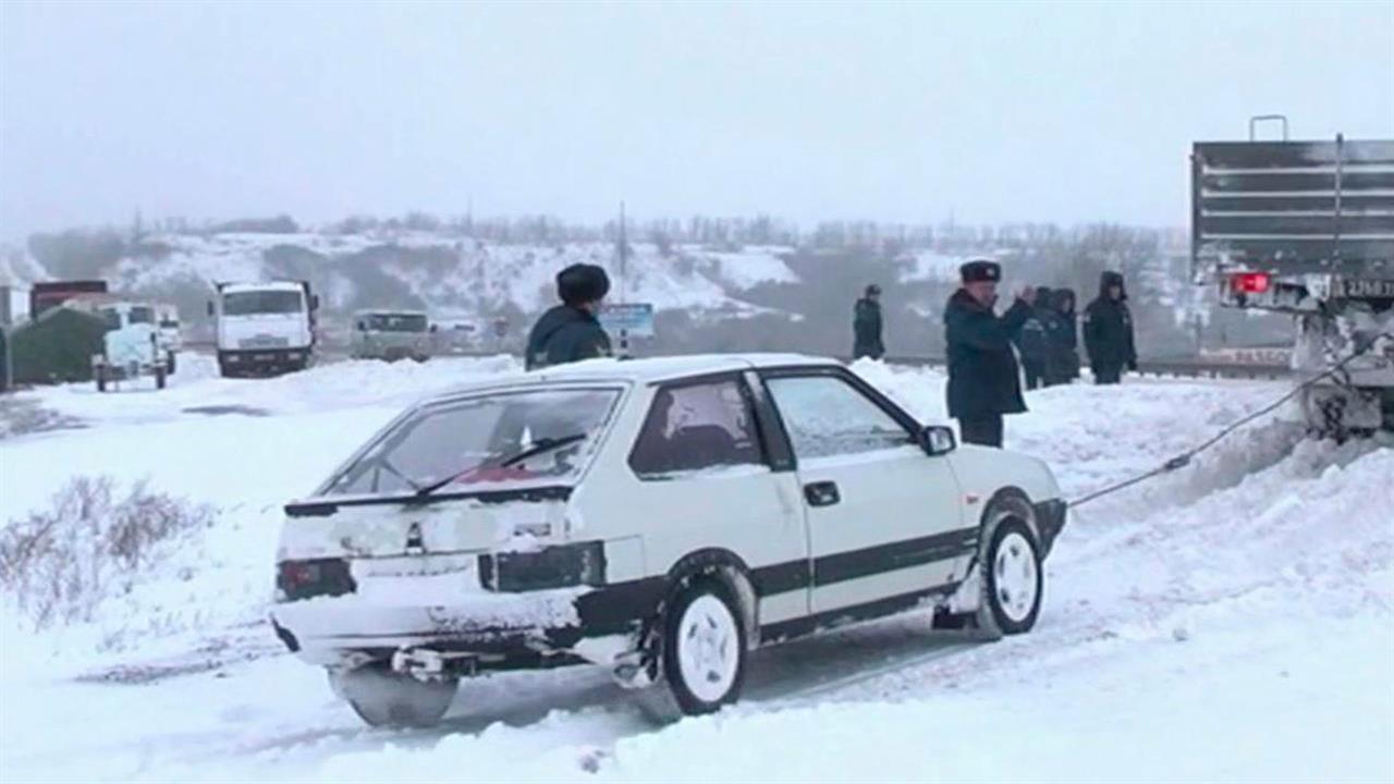 В Ростовской области устраняют последствия снегопада