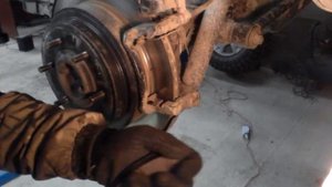 Ниссан Патрол 2006 г,  Nissan Patrol, простейшая и самая дешевая замена задних тормозных колодок