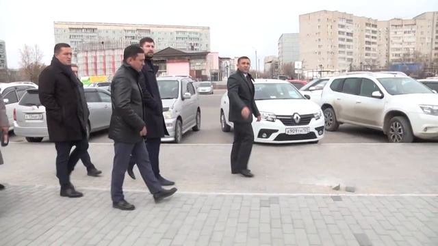 Мэр Благовещенска Олег Имамеев проверил, как идет комплексный ремонт на Институтской