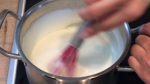 Булочки «Улитки» с заварным кремом и абрикосами.