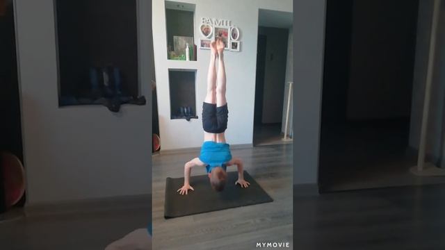 Утренняя разминка сегодня начинается с отжиманий! смотреть онлайн