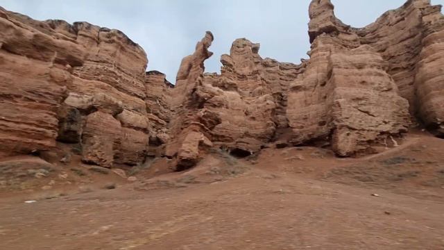 Каньон Чарынский. Поездка на УАЗике-кабриолете из ущелья наверх. 11.2022 смотреть онлайн