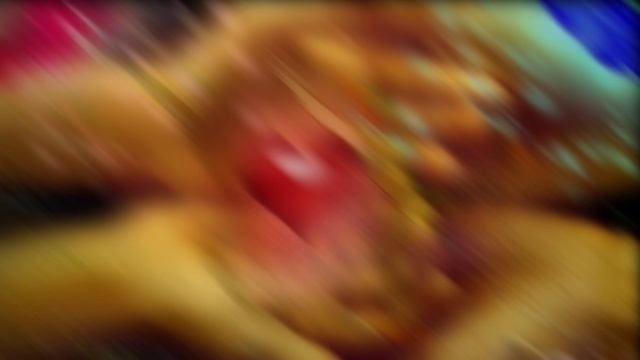 На стене пляшет тень