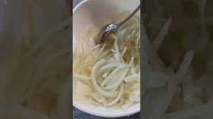 #еда #рецепт #салат цыганский с маринованным луком и мясом