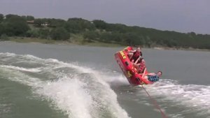 Падения с водного тюбинга