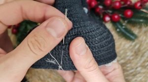 How to embroider snowflakes on a dress for a doll amigurumi/ Как вышить простую снежинку