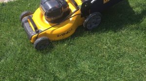 Газонокосилка Dewalt DCMW564P2 на АКБ