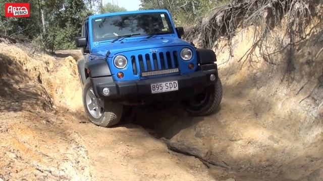 Новый Land Rover Defender — лучший среди стандартных внедорожников? Или Jeep Wrangler умеет больше? смотреть онлайн