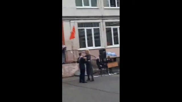 Выпускной 2021 Букет из белых роз (Cover)