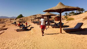 Египет 2021. #2. Отель Mōvenpick Resort Sharm El Sheikh. Обзор территории, номера, пляжей и питания