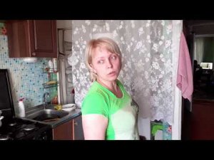Жизнь простых людей в деревне.  Собрали немного  жимолости , клубники  готовим на зиму.