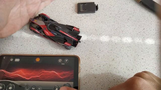 Игрушечная машинка управляется со смартфона. Shell racing bluetooth