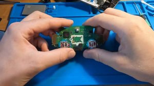 Ремонт Dualshock 4 JDM-030, Заміна кнопки R3, Заїло кнопку R3