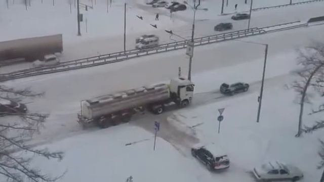 АУТЛЕНДЕР ТАЩИТ ФУРУ смотреть онлайн