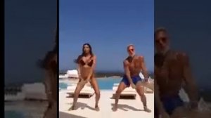 Есть еще порох в пороховницах. Танцующий миллионер. Песня Валерий Курас