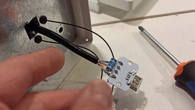 Зачем конденсатор в USB коннекторе на стороне модема_КоПСС