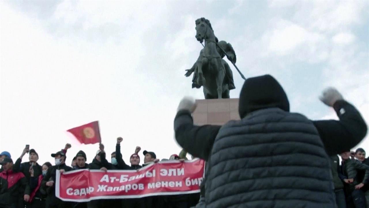 В столице Киргизии введен режим чрезвычайного положения