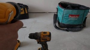 шуруповерты, импакты, dewalt и makita 12 вольтовые, фонарик деволт