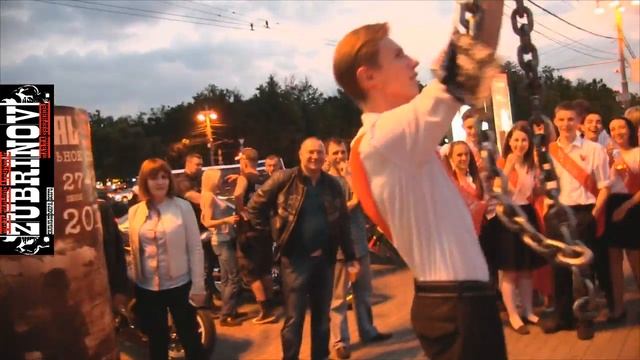 ДЕВОЧКА НА МОТОЦИКЛЕ РАЗОГНАЛА ВСЕХ НА ВОРОБЬЕВЫХ ГОРАХ смотреть онлайн