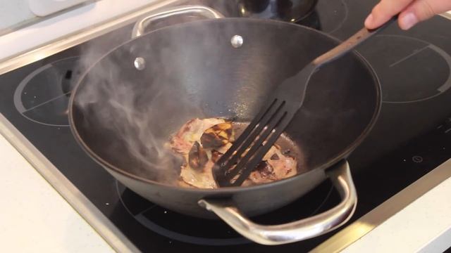 Лайфхак мясо на сковороде с копченым вкусом? Подтверждено! Как вкусно пожарить мясо смотреть онлайн