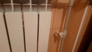 Установка биметаллической батареи при нижней подачи теплоносителя