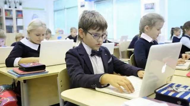 Чем можно объяснить текучесть жидкостей и газов