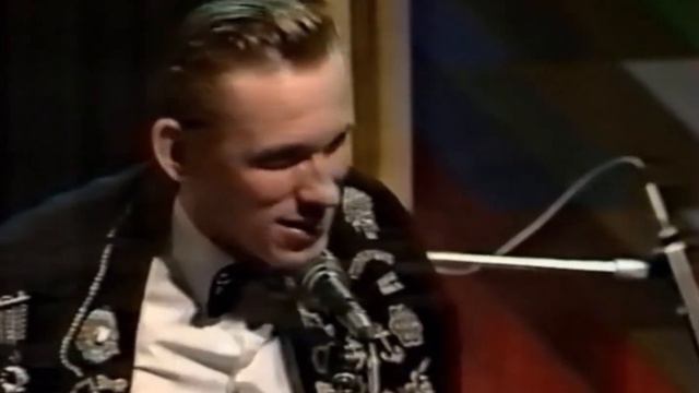 Лёня Фёдоров и гр.Аукцыон пытаются быть серьёзными на протяжении 18 минут смотреть онлайн