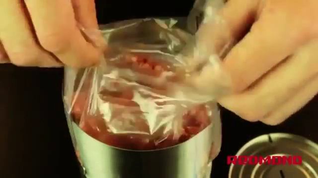 Колбаса домашняя докторская в ветчиннице Redmond смотреть онлайн