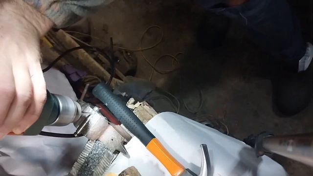 Надежный ремонт офисного кресла (выпадают колеса) смотреть онлайн