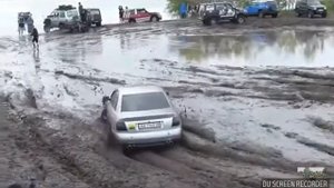 Audi прет по грязи. Audi внедорожник?