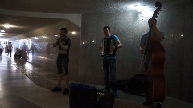 Трио "Ва банк" в переходе у фонтанов Сочи 17.05.2019 videoОльгаКореневская смотреть онлайн