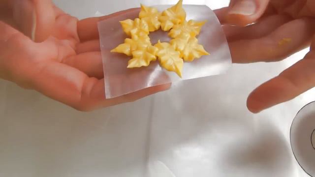 HOW TO MAKE ROYAL ICING SUNFLOWERS, HANIELA'S