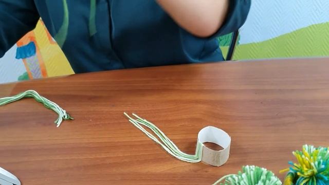 Шапочка из втулки и ниток смотреть онлайн