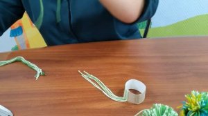 Шапочка из втулки и ниток