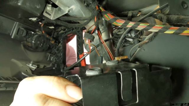 Auxiliary Battery Replacement Mercedes E Class W212 & CLS W218 (Non stop/start cars) смотреть онлайн