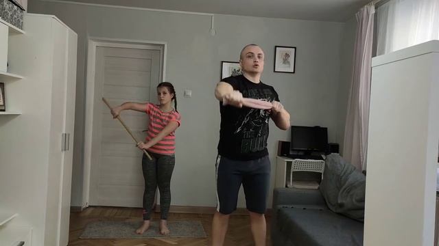 Лёгкая зарядка-разминка в течение дня смотреть онлайн