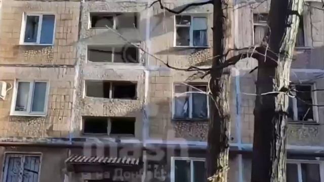 Последствия обстрела Куйбышевского района Донецка, микрорайон Азотный, из РСЗО Град