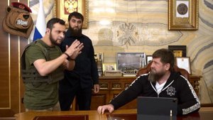 Приключения продолжаются Zеленский в Грозном.mov